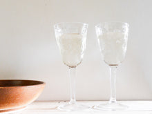 Load image into Gallery viewer, Handblown wine glass with leaf texture
