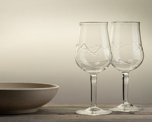 Handblown wine glass with mountain design