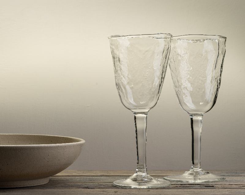 Handblown wine glass with leaf texture