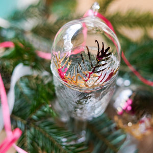 Forest pine textured, gilded bauble - Pink/gold